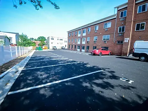 5049 D St SE, Washington, DC