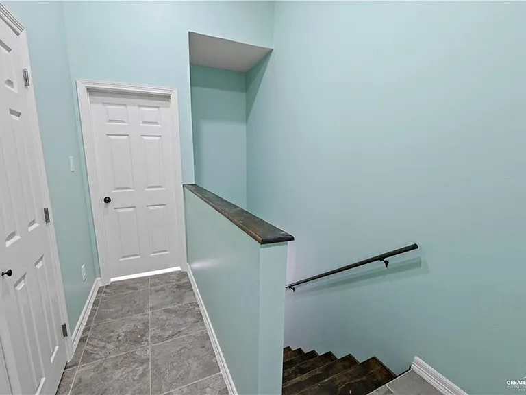 1401 E Karen St #B — Photo 6