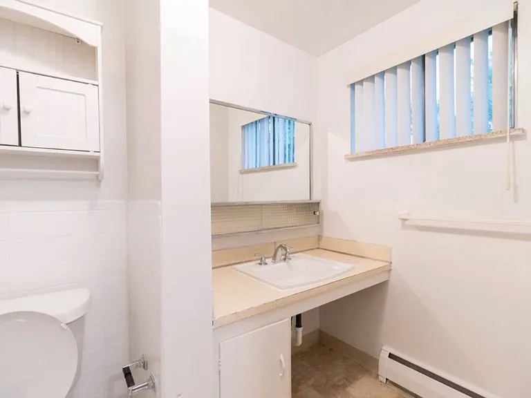 Kirkmoore Apartments — Photo 8