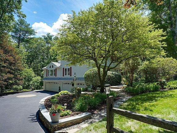 4th image of 15 Carter Dr