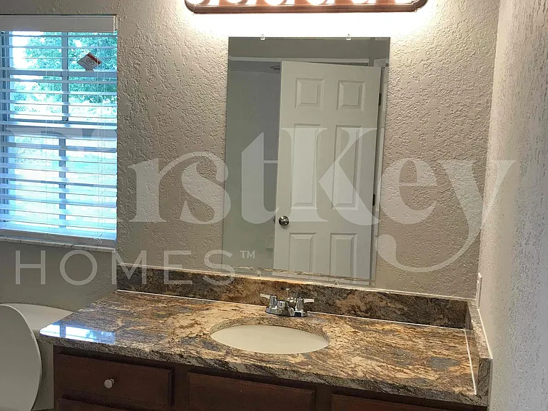 2224 Palmview Cir E — Photo 18