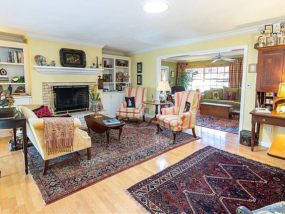2nd image of 608 S Phelps Ave