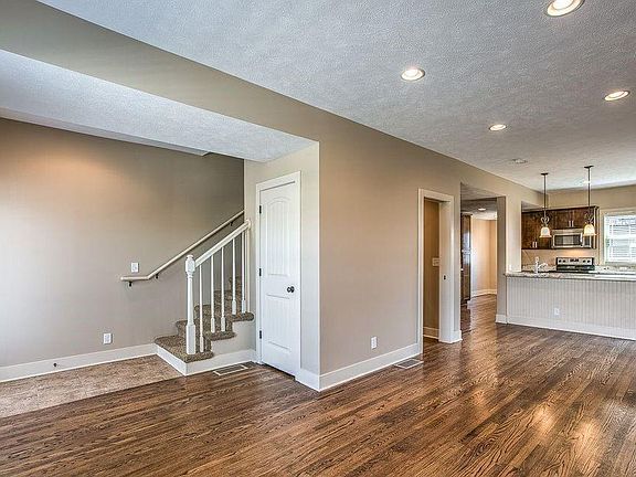 2nd image of 3103 Marcy St