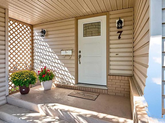 3rd image of 7 E Woodbrook Way SW
