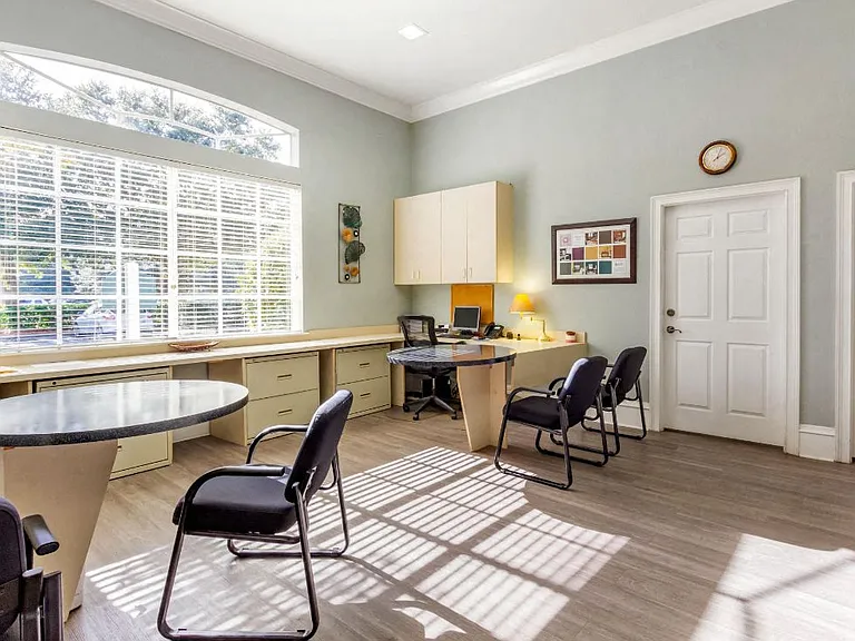 Windsong Apartments — Photo 15