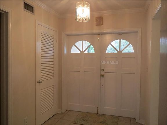 2nd image of 881 Oleander Dr SE