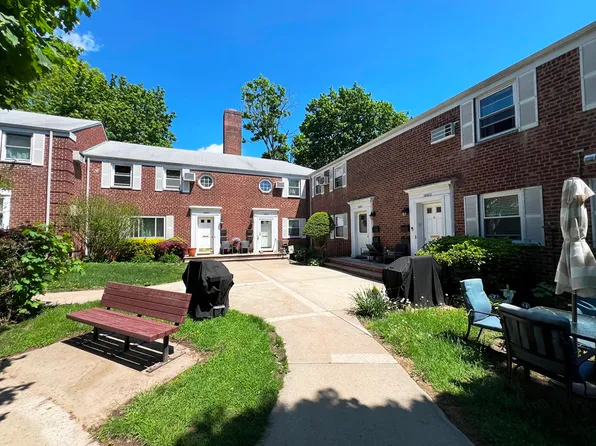 264-57 Langston Avenue image 1 of 15