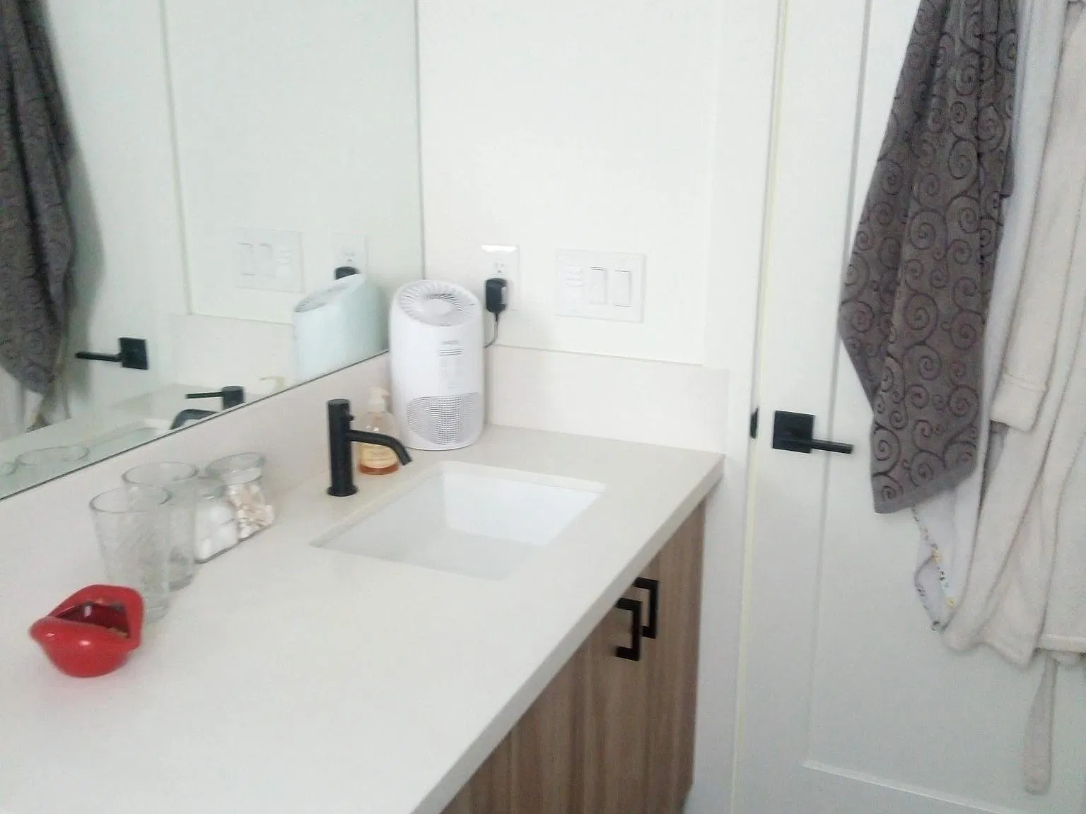 2 bed, 820 sqft, $2,200 — Photo 4