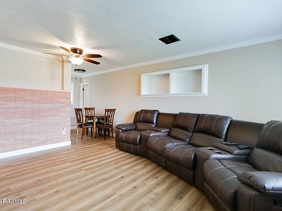 4th image of 1008 Mary Ann St