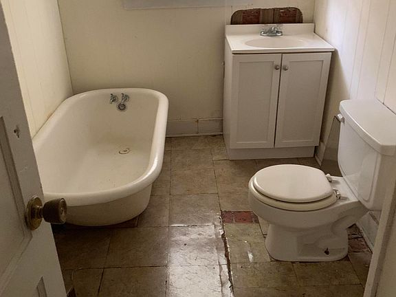 3rd image of 408 S Chataignier St