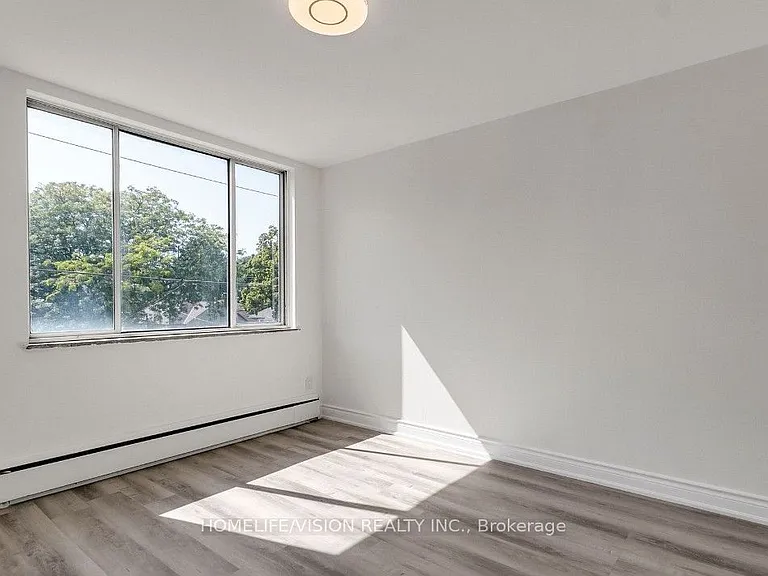 18 Kenrae Rd #12 — Photo 3