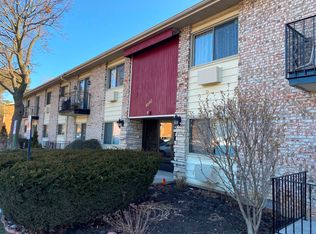 8995 Kennedy Dr APT 2B, Des Plaines, IL 60016