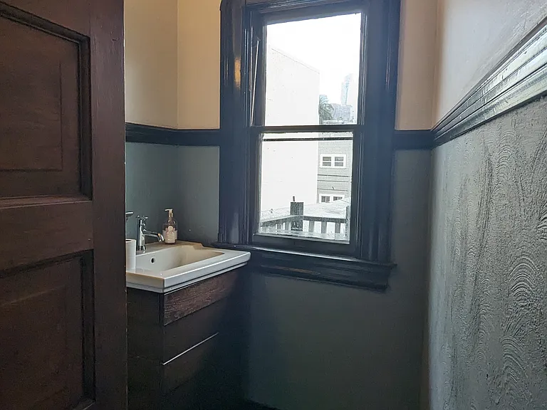 826 S Burlington Ave #11 — Photo 11