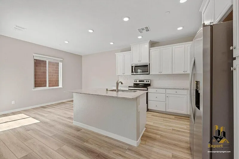 4 bed, 2.5 bath, 1802 sqft, $2,795 — Photo 2