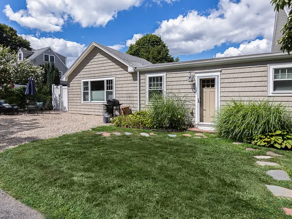 162 Jersey St #A, Marblehead, MA 01945