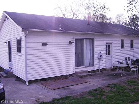 3rd image of 307 Woodlake Dr