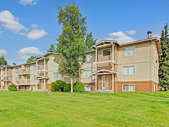 Conifer Grove Apartments - Exterior