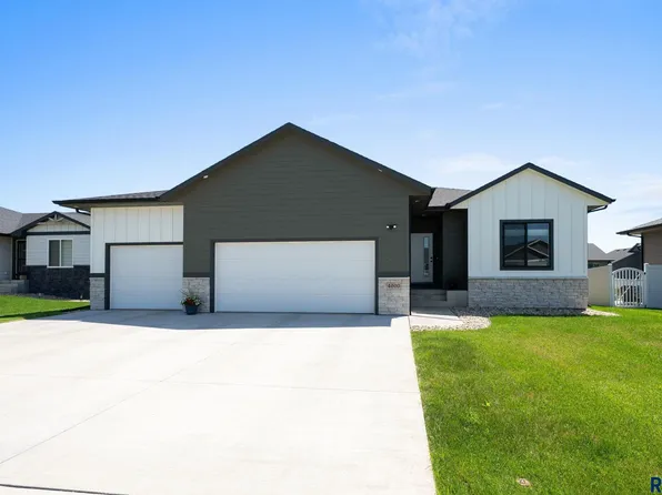 4000 S Catcher Ct, Sioux Falls, SD 57110