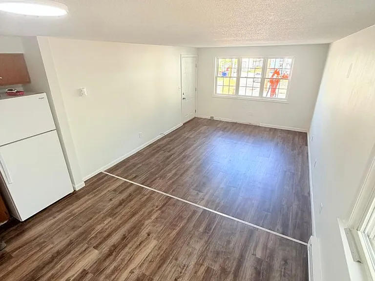 275 Massabesic St — Photo 5