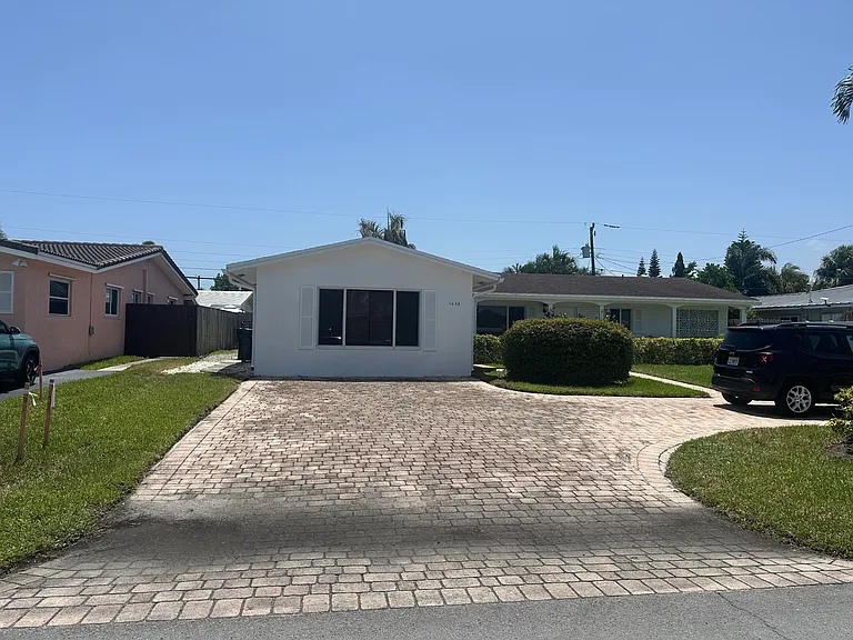 1632 NE 56th Ct — Photo 1