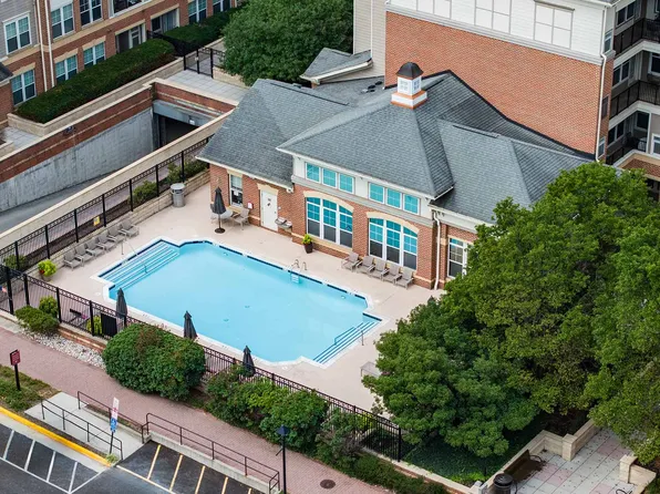 The Courts at Huntington Station