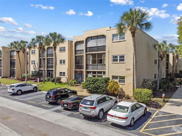 11485 OAKHURST ROAD #207, LARGO, FL 33774