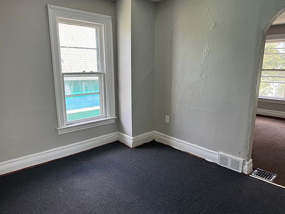 3rd image of 544 29th St #2