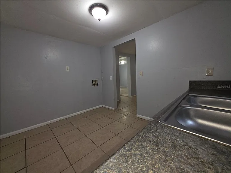 502 SE 9th St — Photo 5