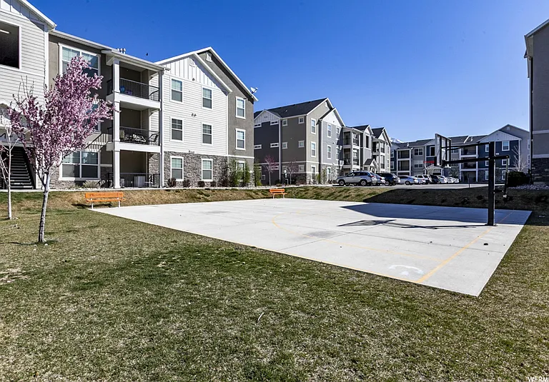 45 W Silver Springs Dr — Photo 12