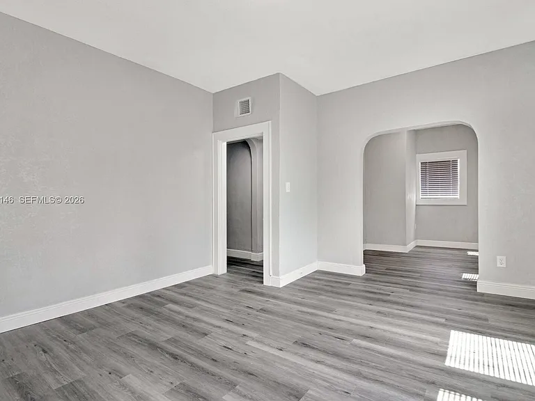 327 SW 20th St #2 — Photo 4