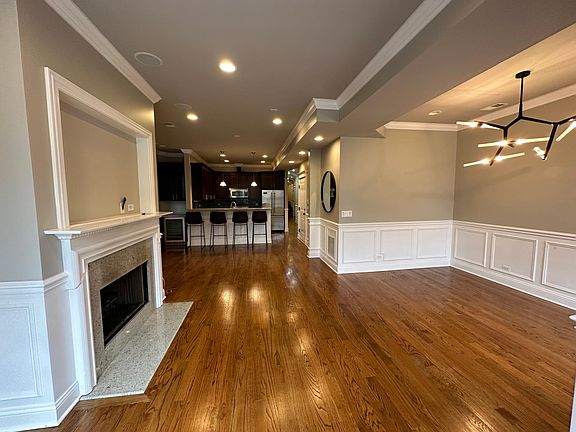 4th image of 837 W Newport Ave #2