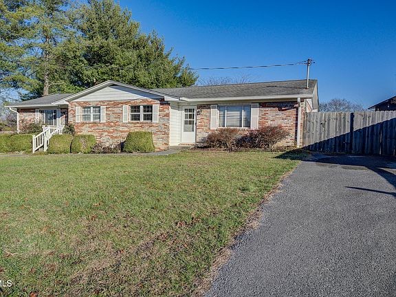3rd image of 1351 Cora Ln