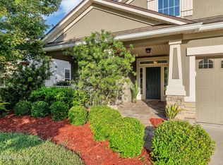 690 Aspen Leaf Dr, Jacksonville, FL 32081