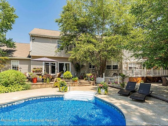 3rd image of 66 Clayton Ave