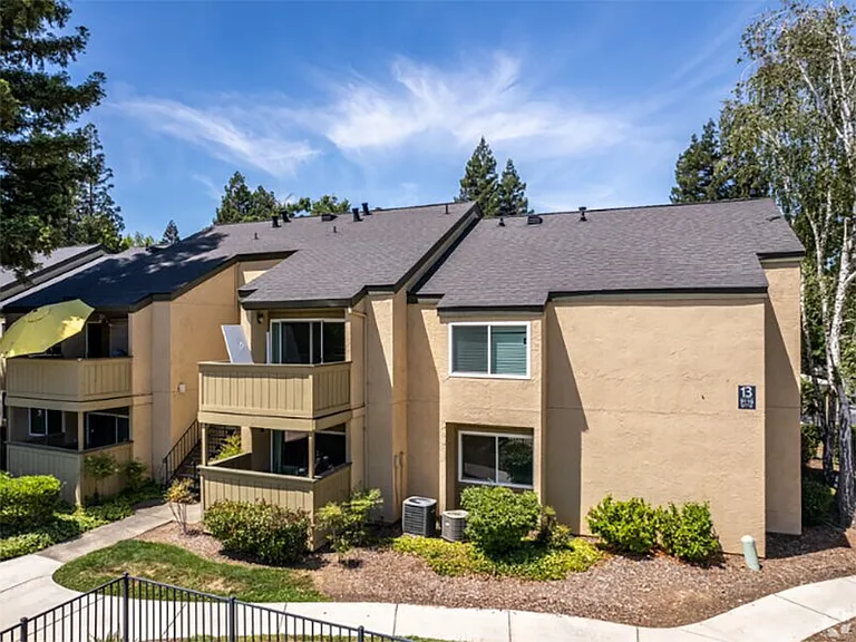 Juniper Apartments — Photo 16