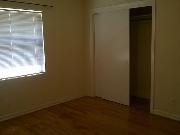 3rd image of 912 Beard St