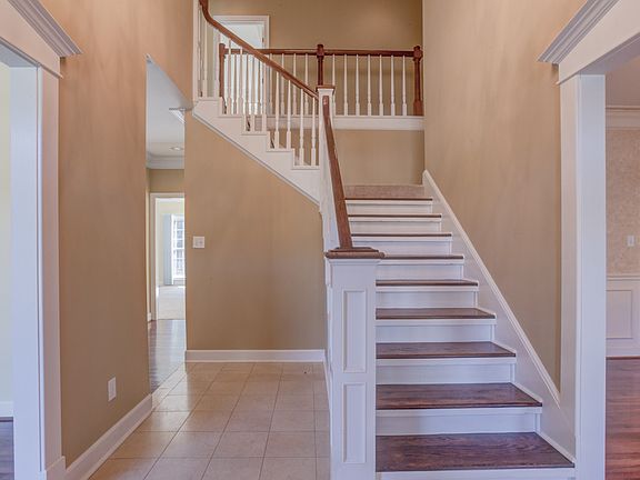 5th image of 307 Broad Armstrong Dr