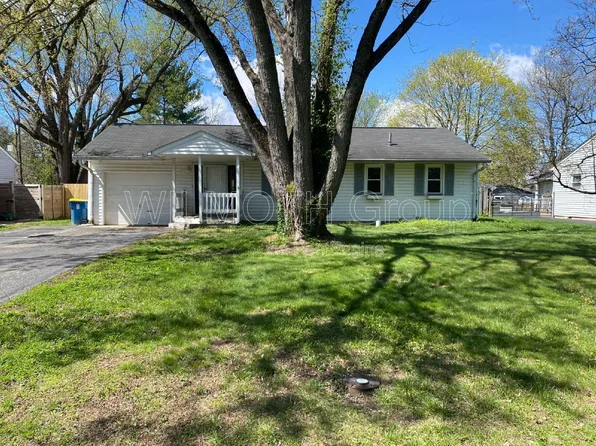 1036 E Auman Dr, Carmel, IN 46032