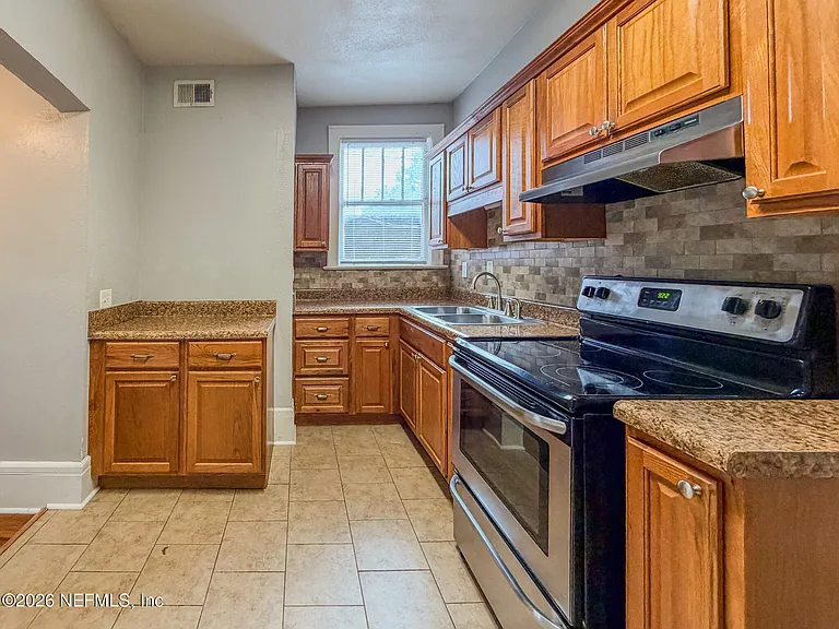 2359 Oak St #2 — Photo 7