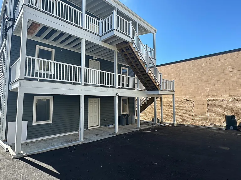 34 Bush Ave #2R — Photo 12
