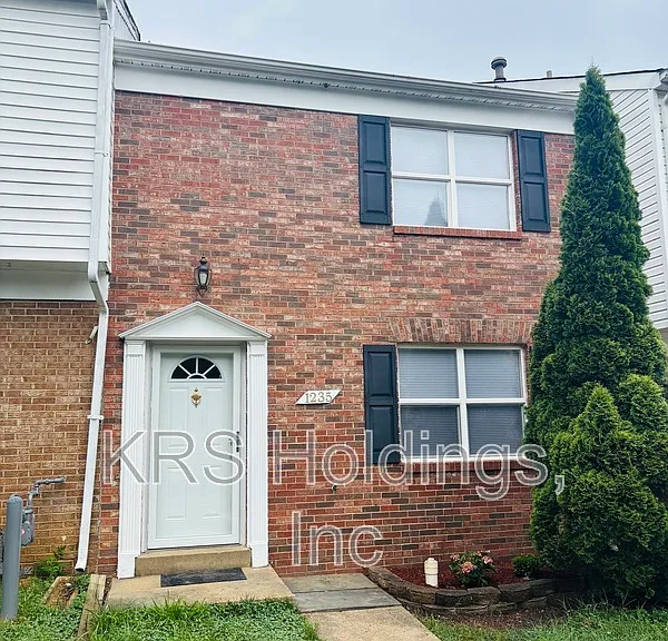 1235 Thomas Jefferson Pl — Photo 32