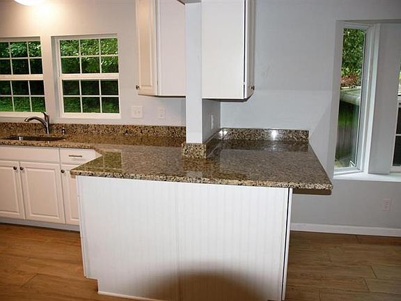 4th image of 708 Tarwater St