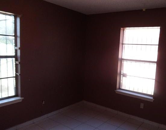 5th image of 2624 Toronto Ave