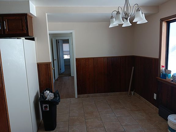 4th image of 385 Cary Ave #2