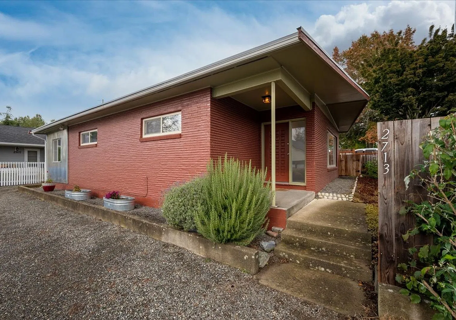 3 Bed 2 bath home with office — Photo 1