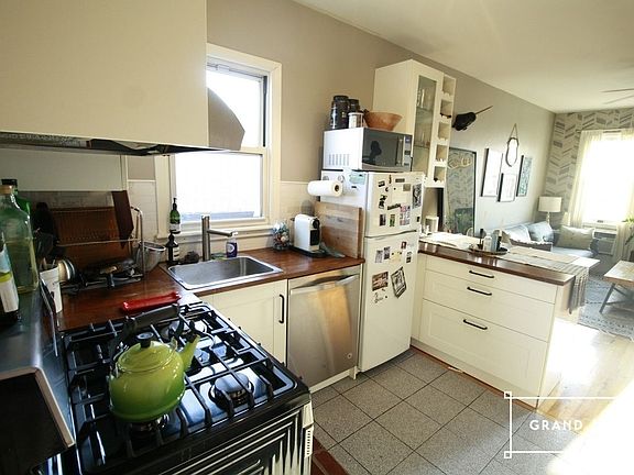 5th image of 432 Graham Ave #3R