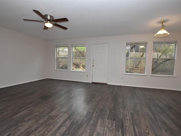 5th image of 921-923 Sagewood Trl