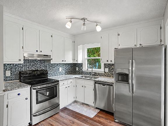 3rd image of 4121 Willow Haven Ct