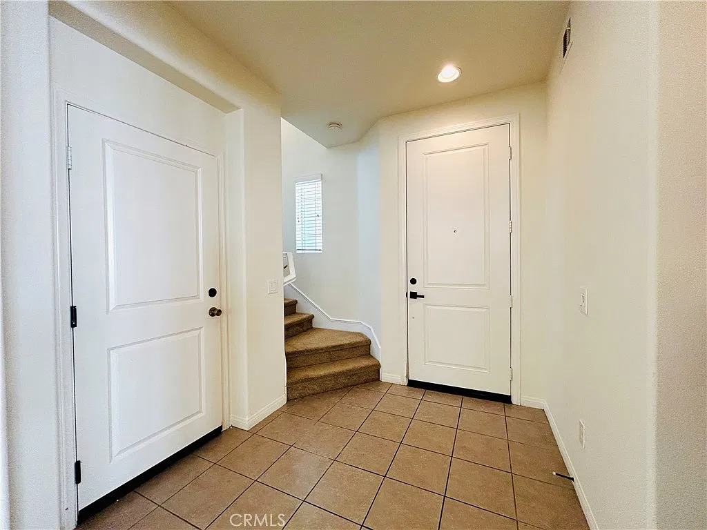 3 bed, 2.5 bath, 2103 sqft, $3,400 — Photo 2