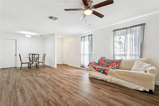 447 Magnolia St — Photo 3